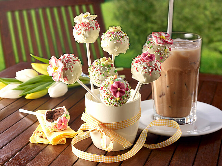 Rezept - Frühlingshafte Eiskaffee-Cake-Pops